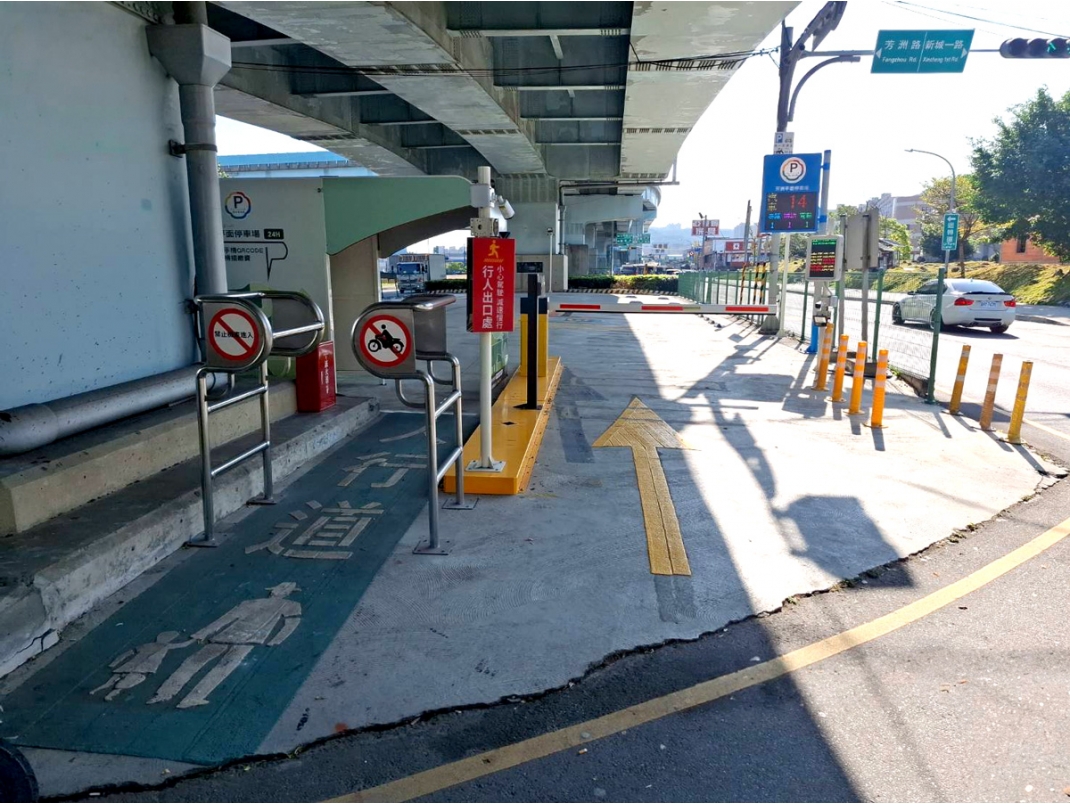 芳洲平面停車場