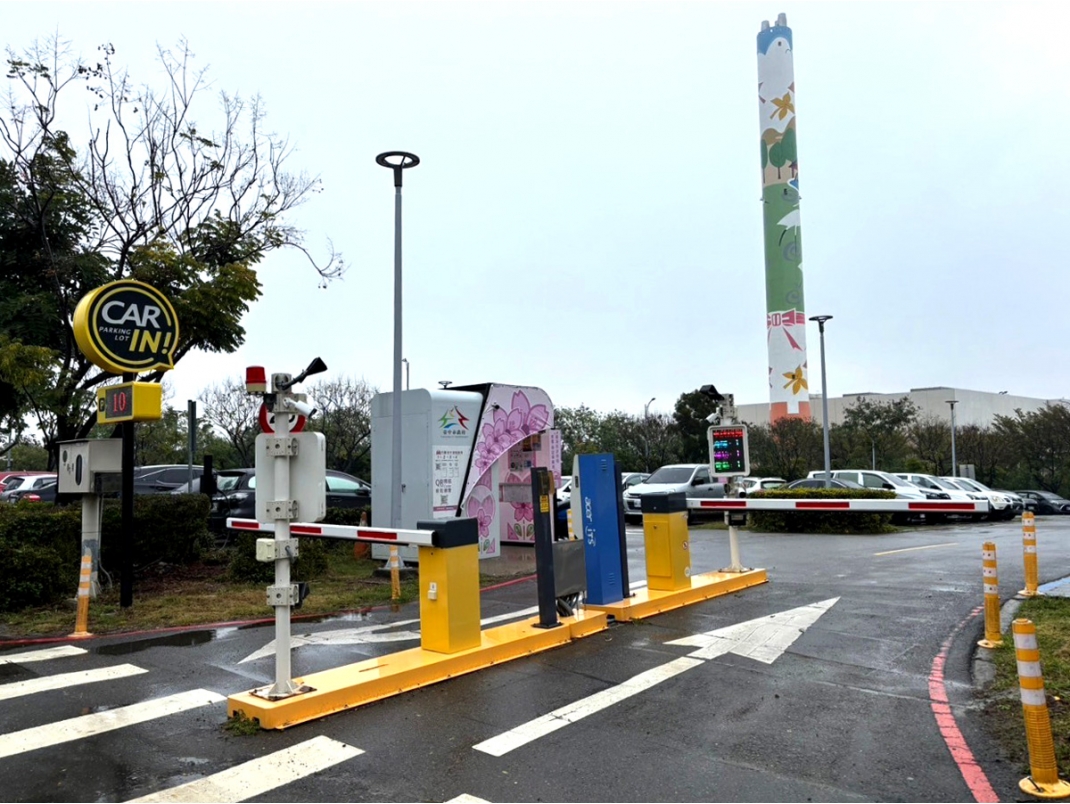 新厝平面停車場