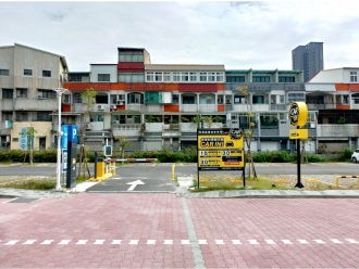 苓雅監理站停車場