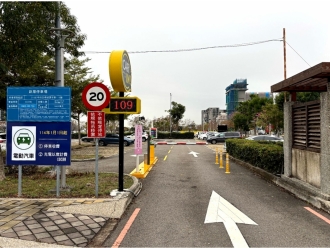 新厝平面停車場