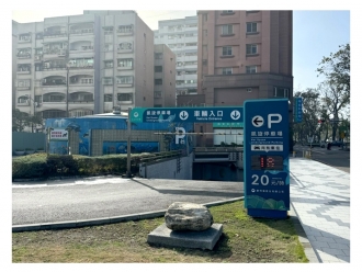 高雄凱旋醫院地下停車場