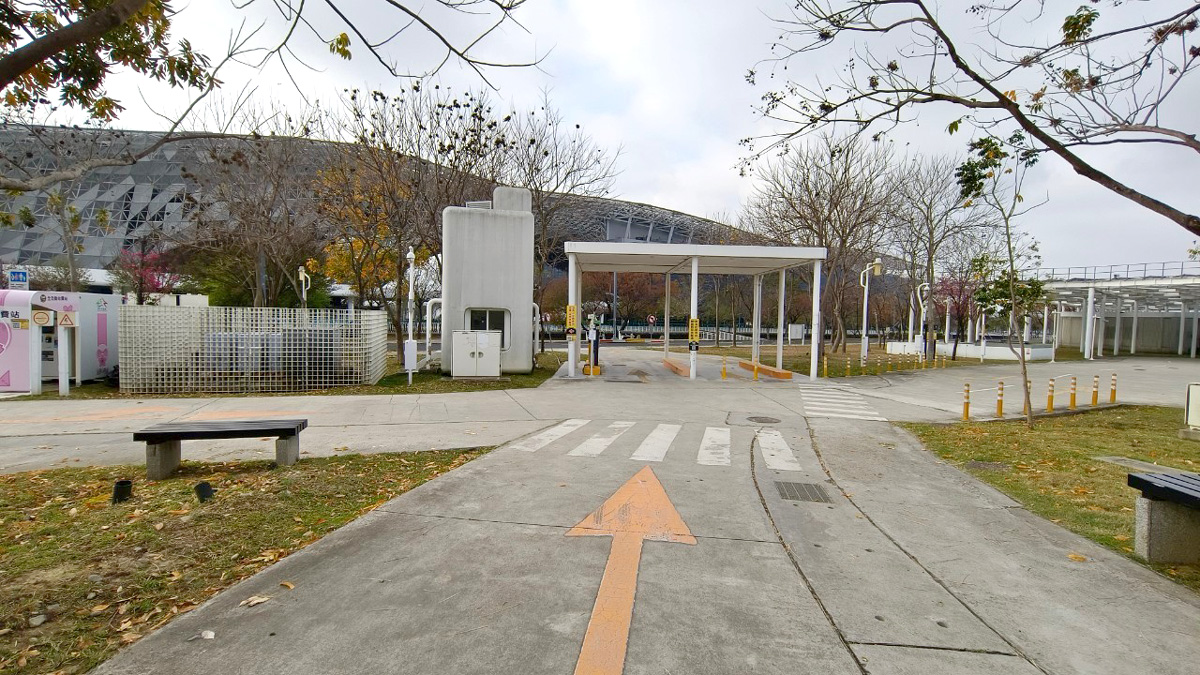 中央公園北側停車場