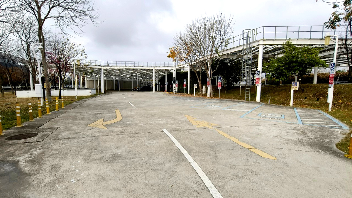 中央公園北側停車場