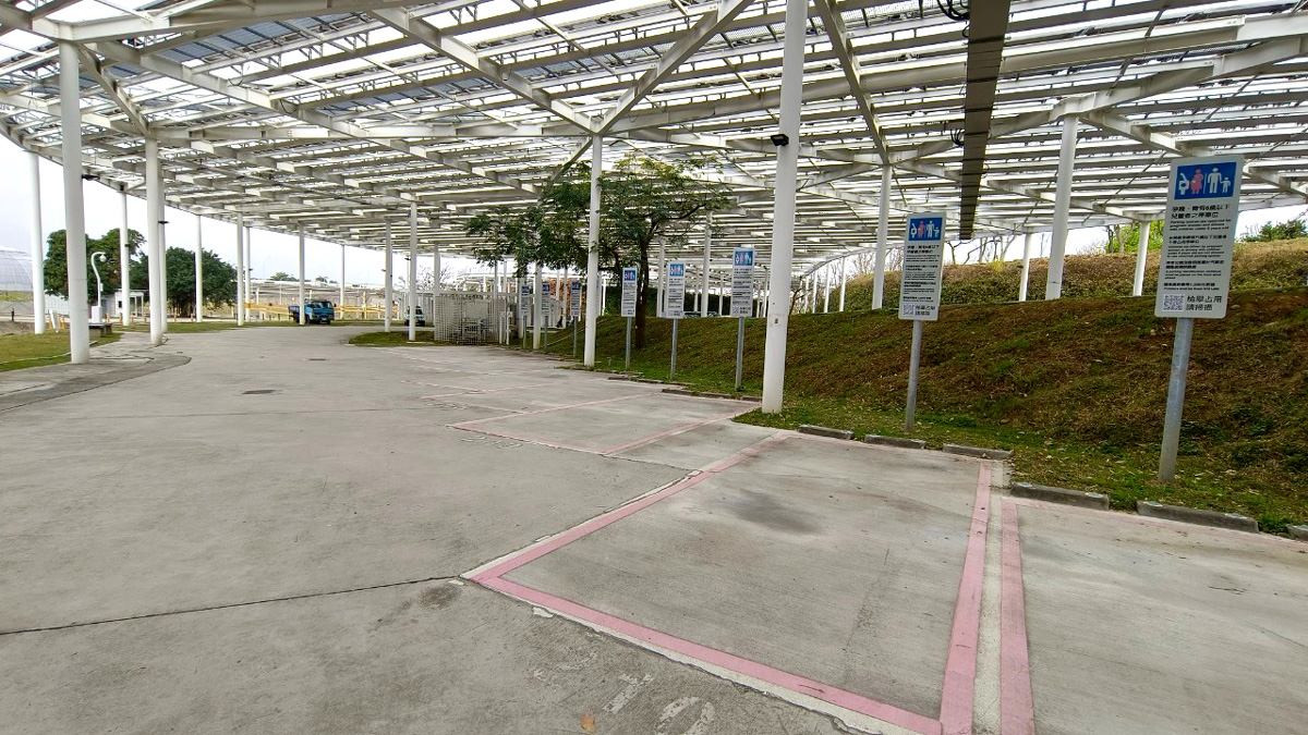 中央公園北側停車場