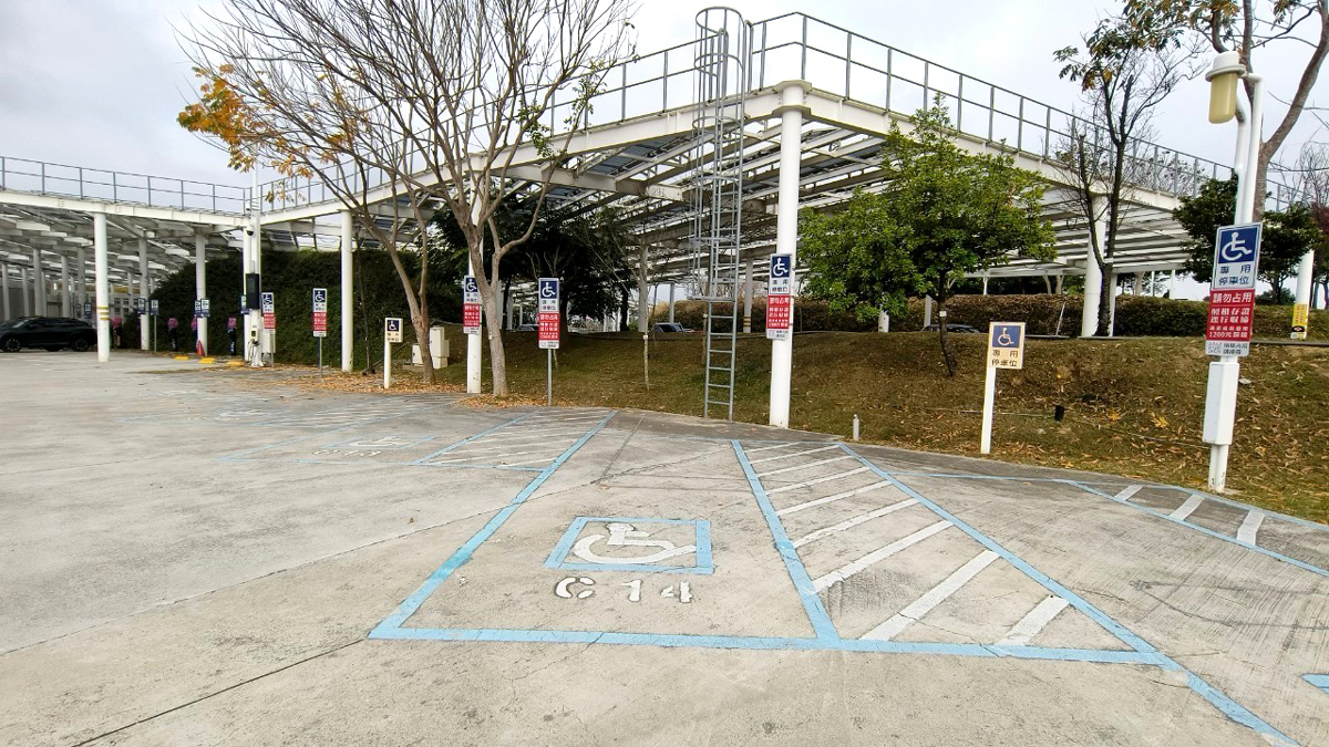 中央公園北側停車場