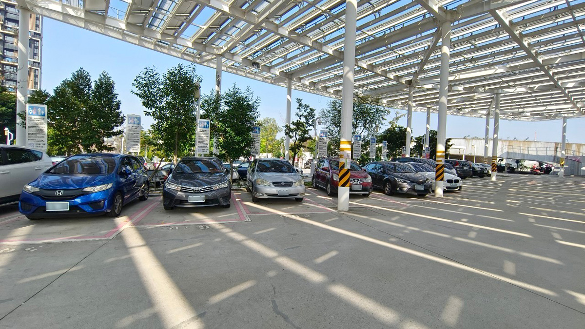 中央公園南側停車場