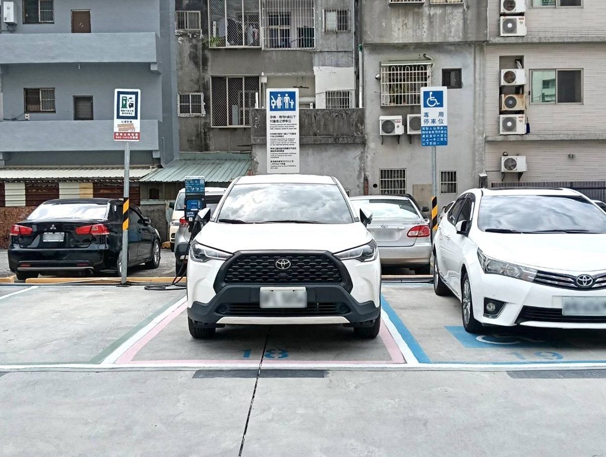 仁愛三街停車場