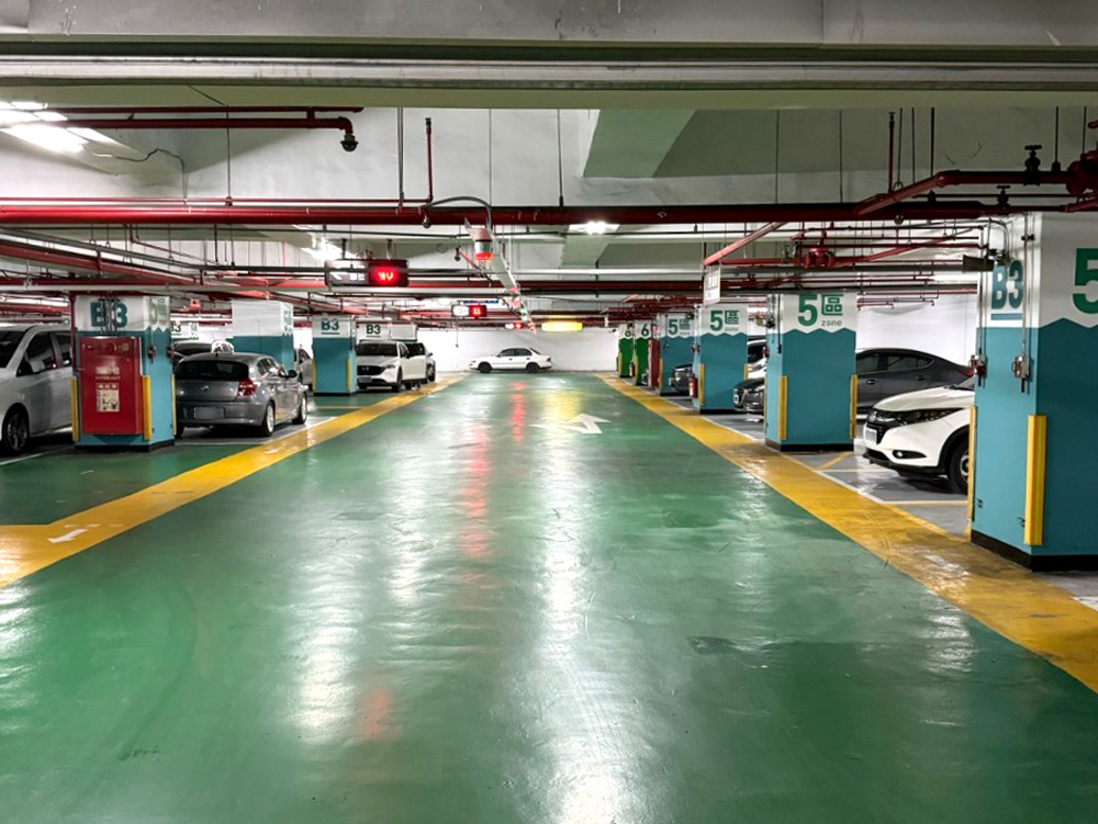 高雄凱旋醫院地下停車場