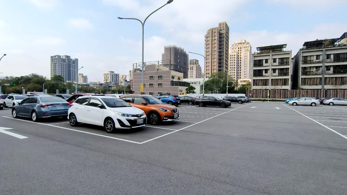 文修平面停車場
