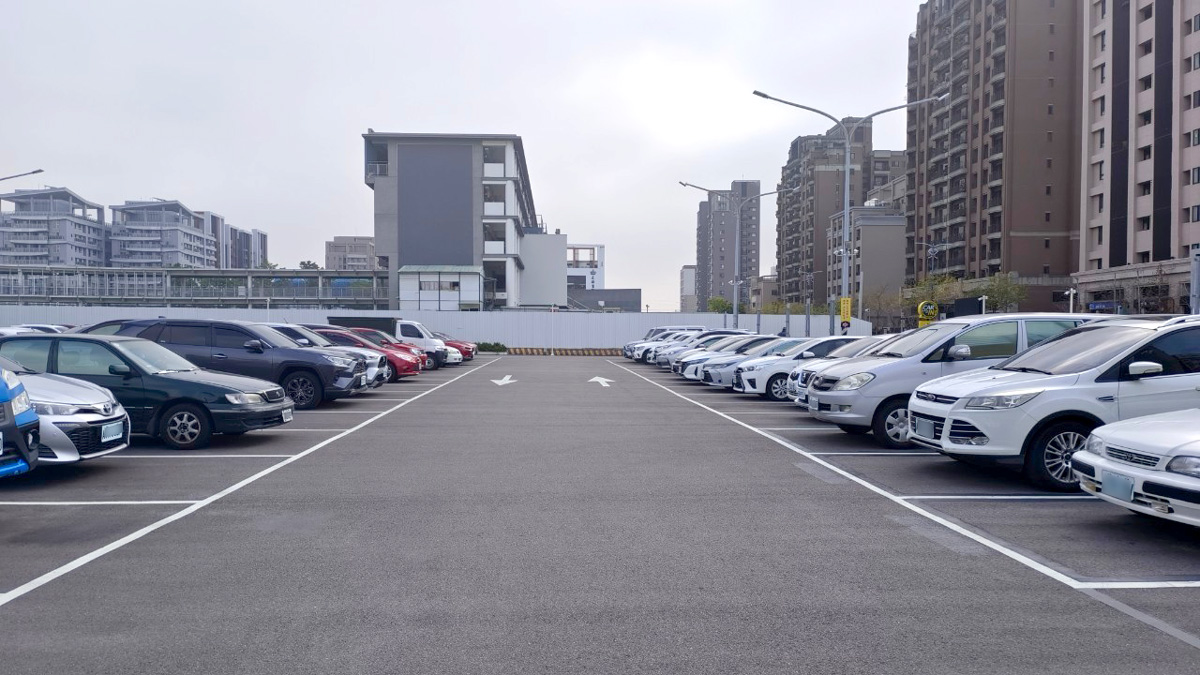 文修平面停車場