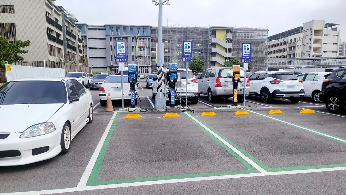 文修平面停車場