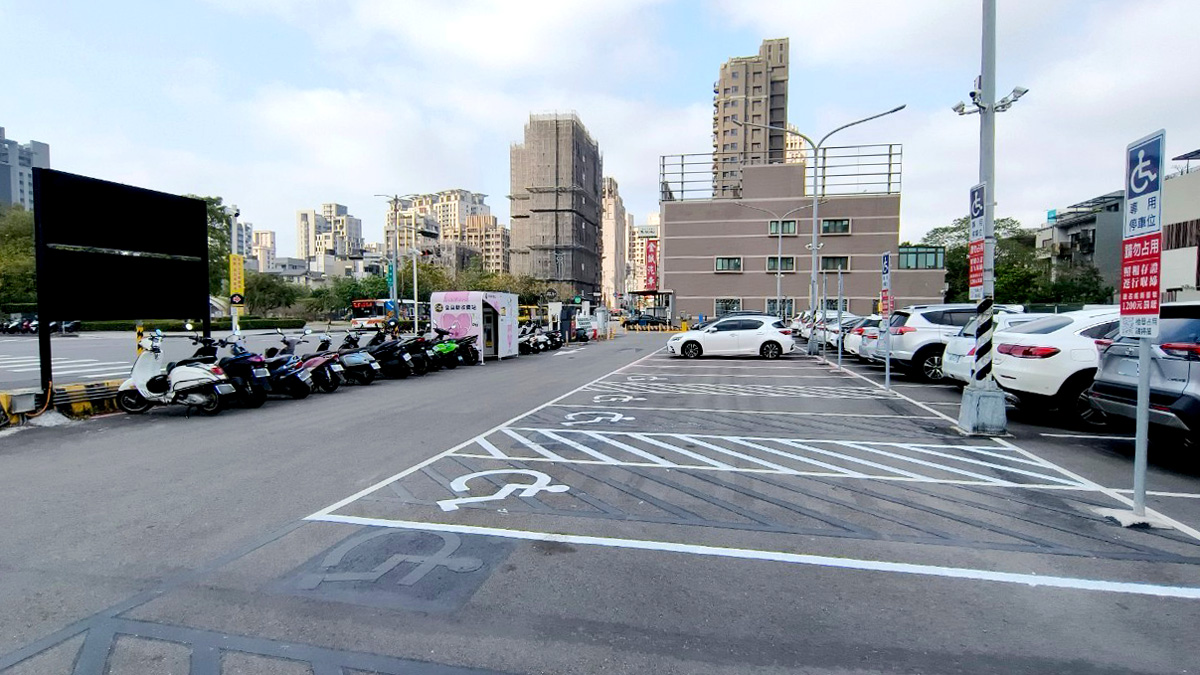 文修平面停車場