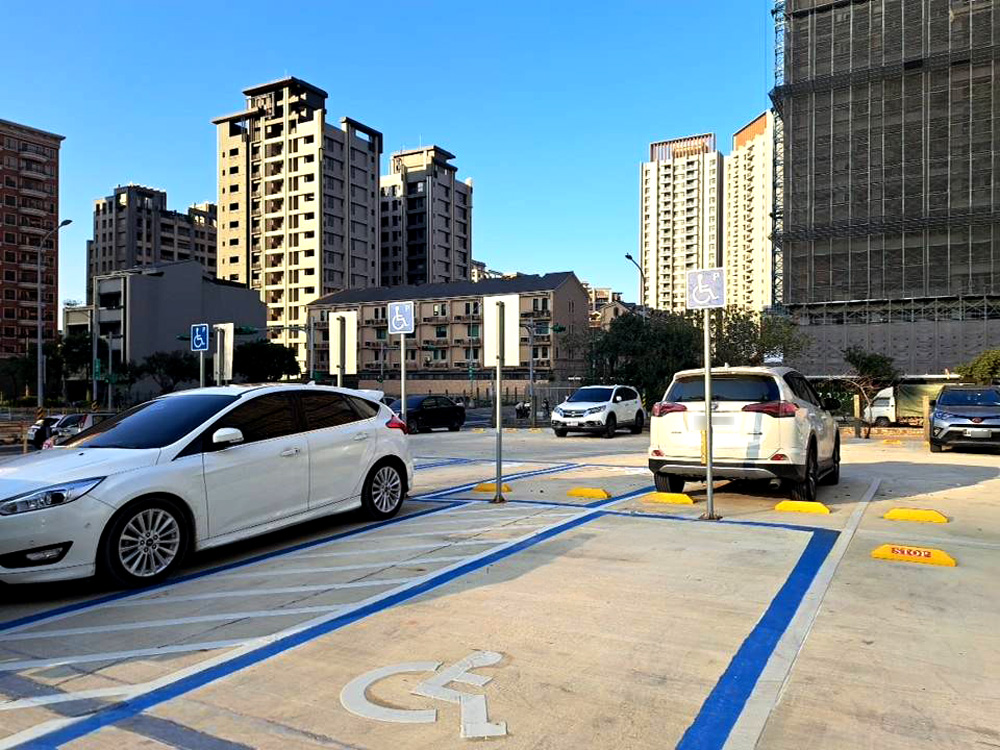 桃園大園致維停車場