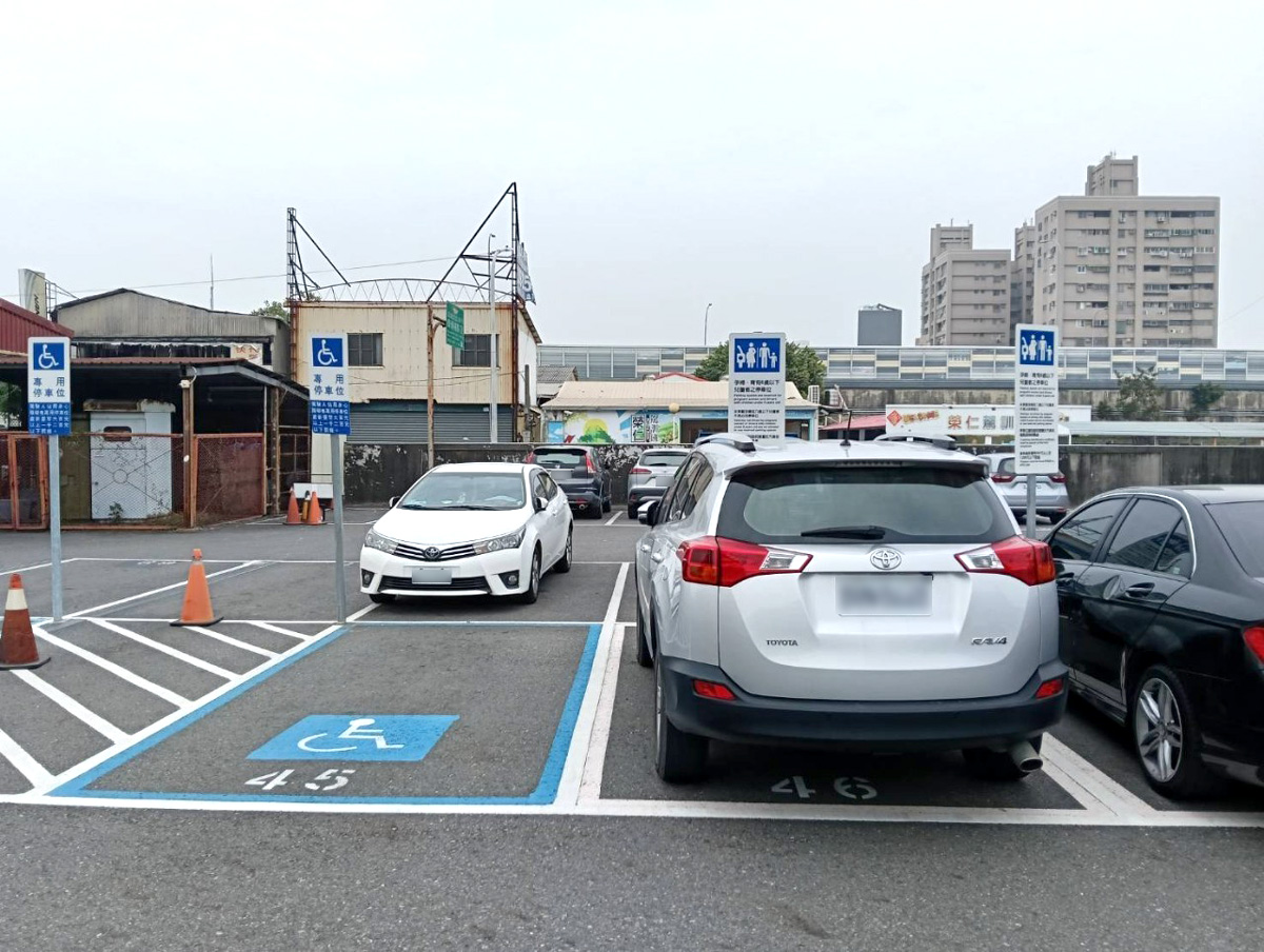 高雄監理所停車場