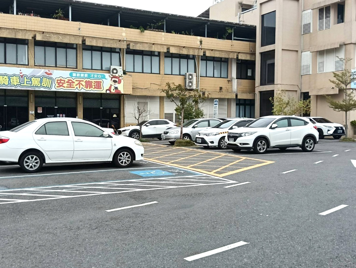 高雄監理所停車場