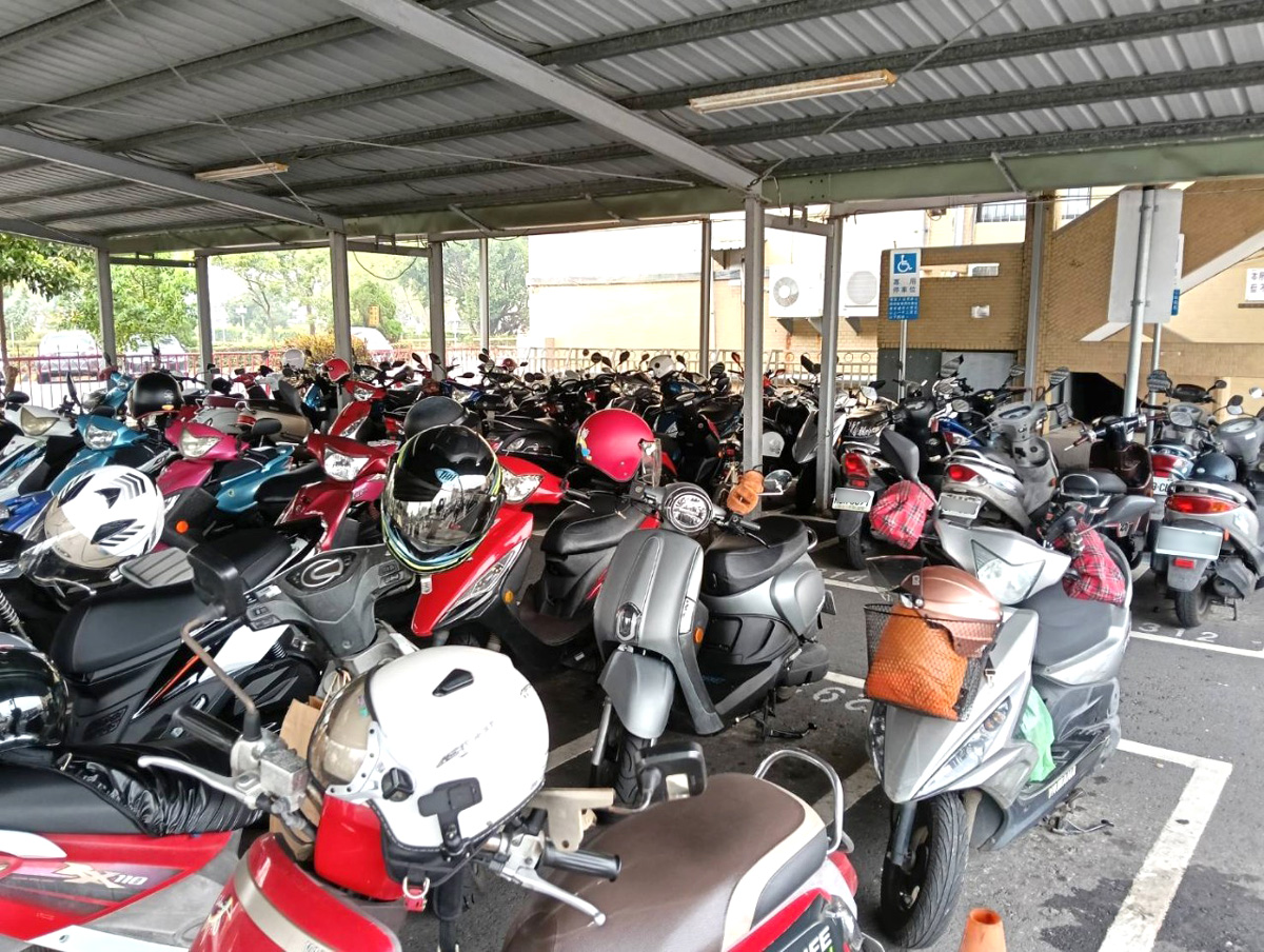 高雄監理所停車場