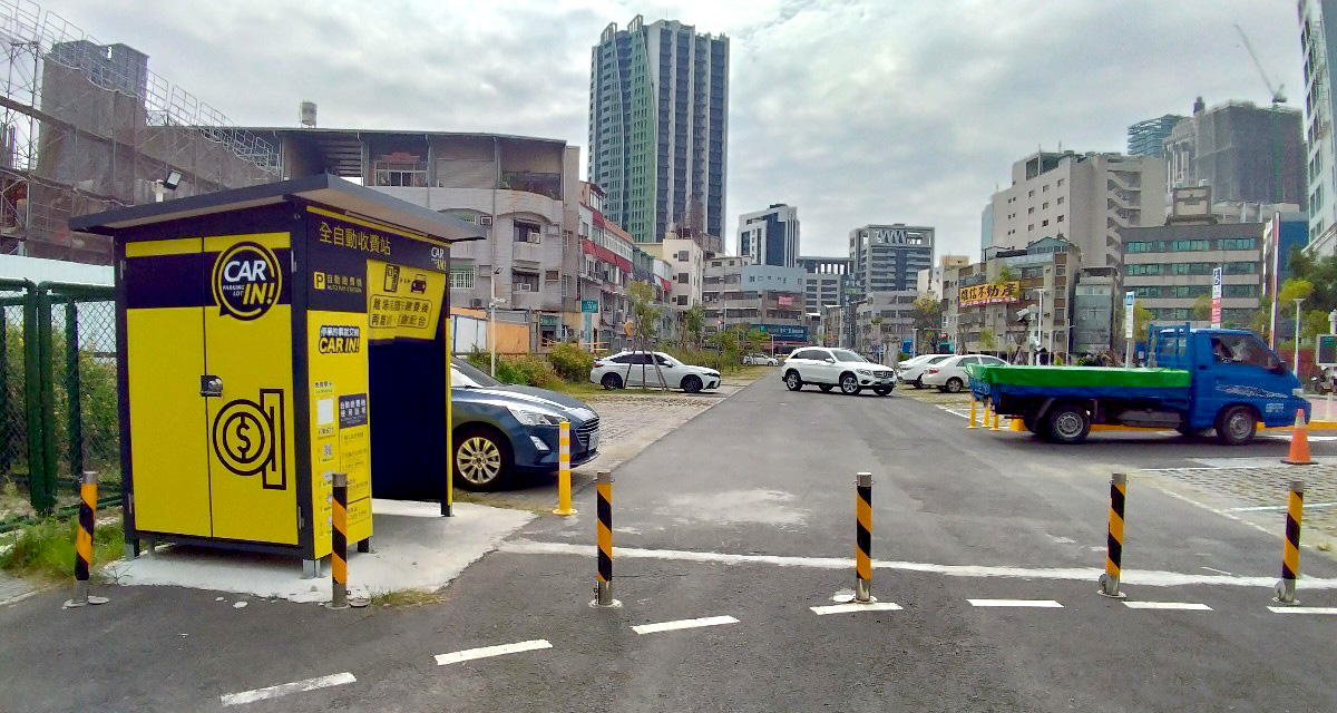 苓雅監理站停車場