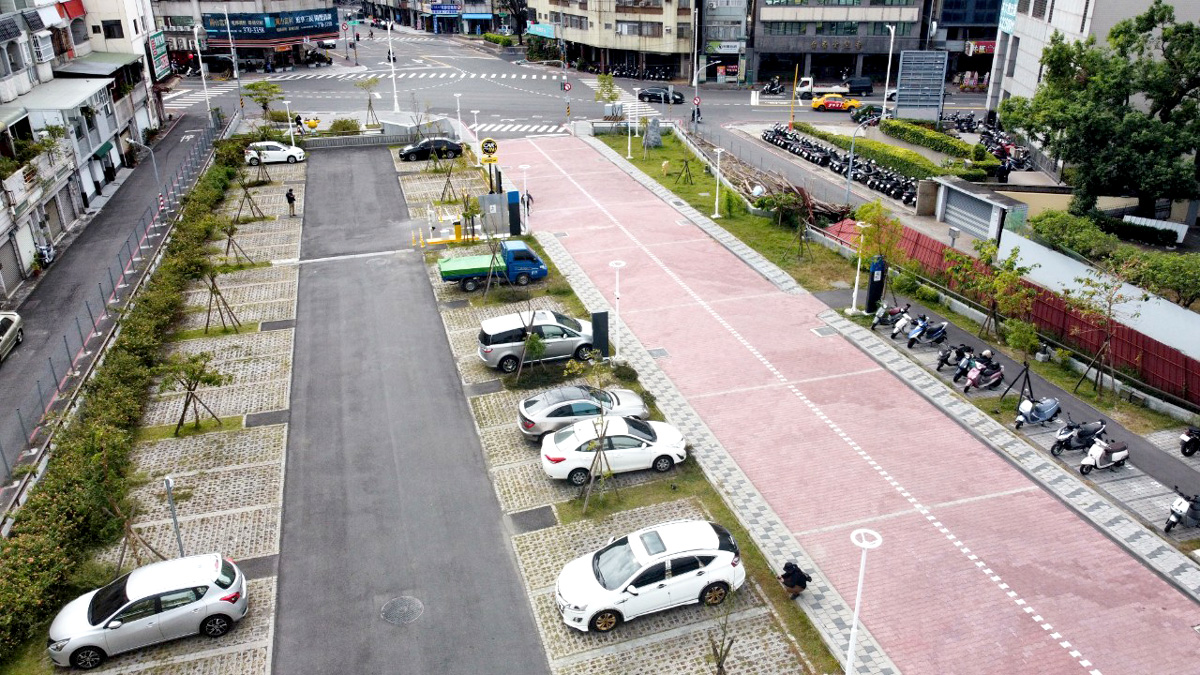 苓雅監理站停車場