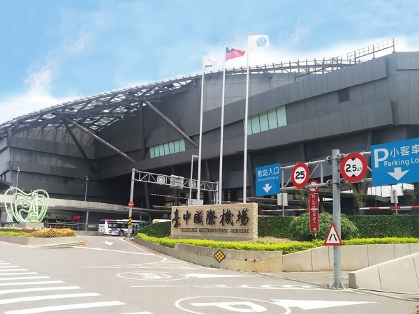  臺中國際機場停車場