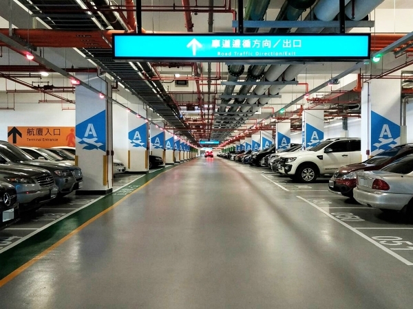  臺中國際機場停車場