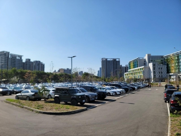 臺大新竹生醫分院停車場