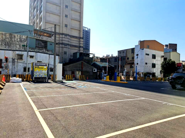 台貿公有停車場