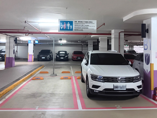 台中大墩國中地下停車場