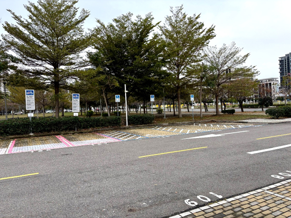 台中新厝停車場