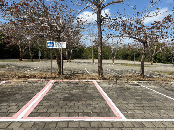 墾丁龍鑾潭停車場