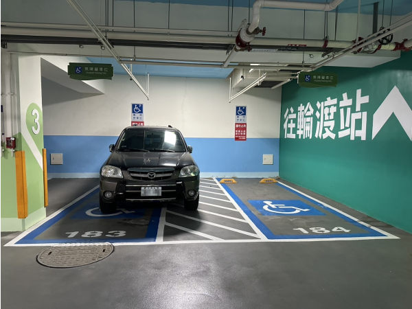 高雄鼓山國小地下停車場
