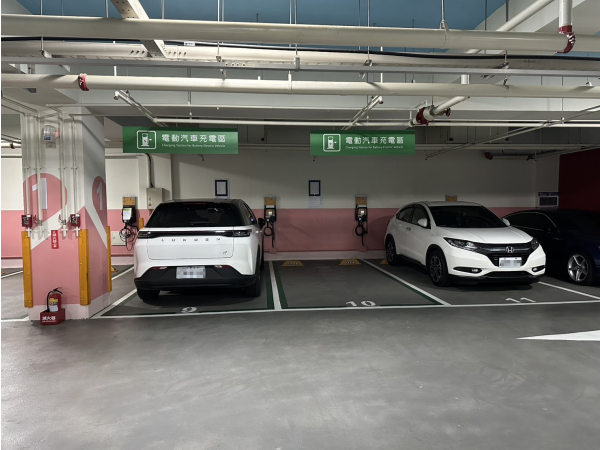 高雄鼓山國小地下停車場電動汽車充電區