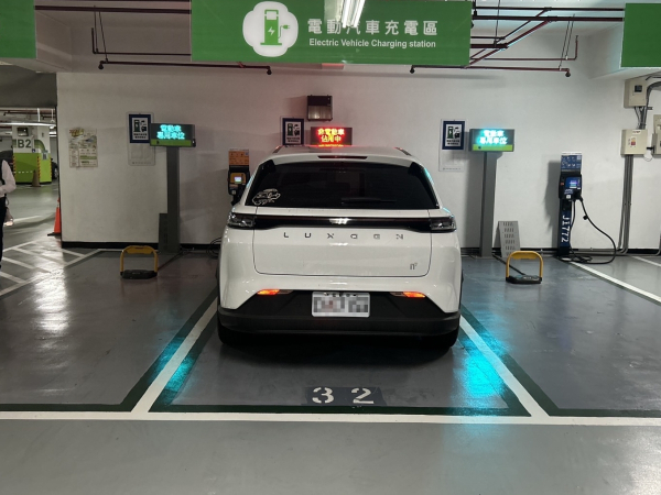 高雄光武國小地下停車場