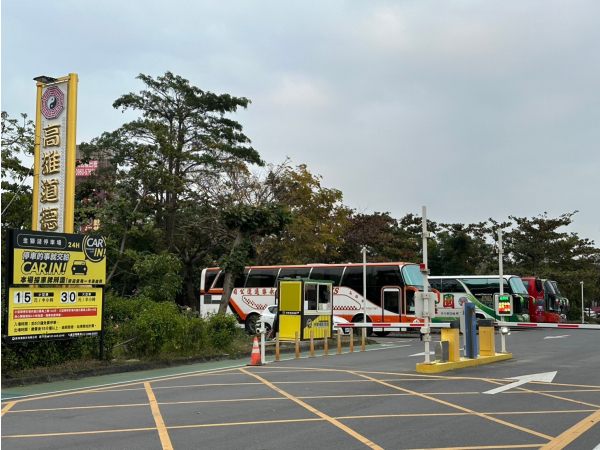高雄金獅湖北區停車場
