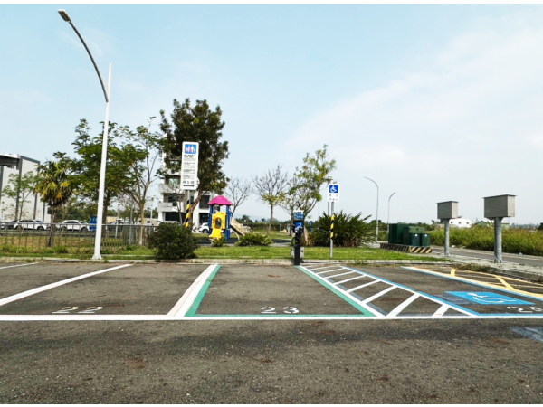 燕巢燕北停車場