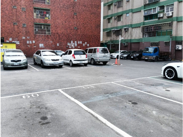 高雄中光平面停車場