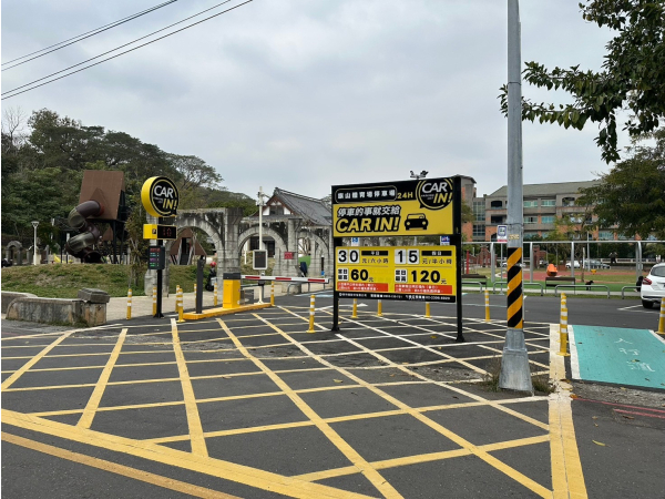 高雄旗山體育場停車場