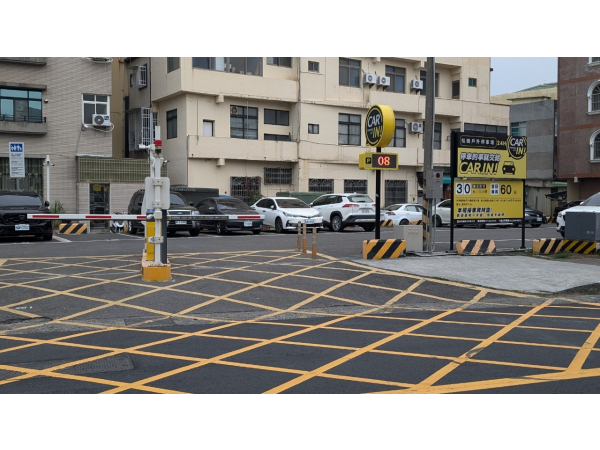 高雄松崗平面停車場