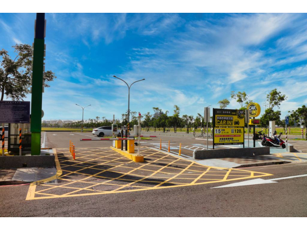 高雄成功二路平面停車場