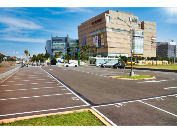 高雄成功二路平面停車場