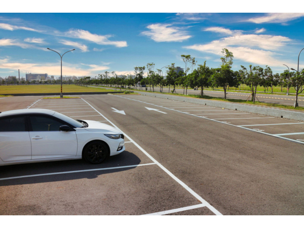 高雄成功二路平面停車場