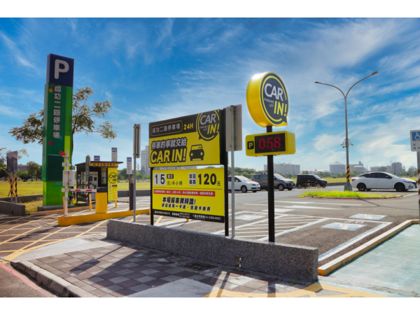 高雄成功二路平面停車場