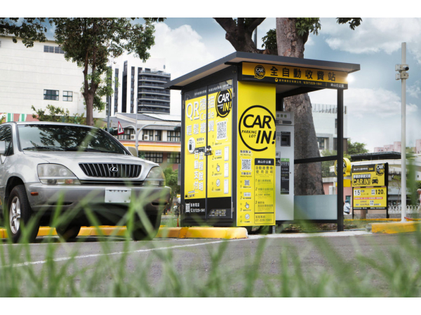 高雄崗山仔公園平面停車場
