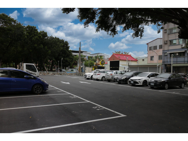 高雄瑞泰平面停車場