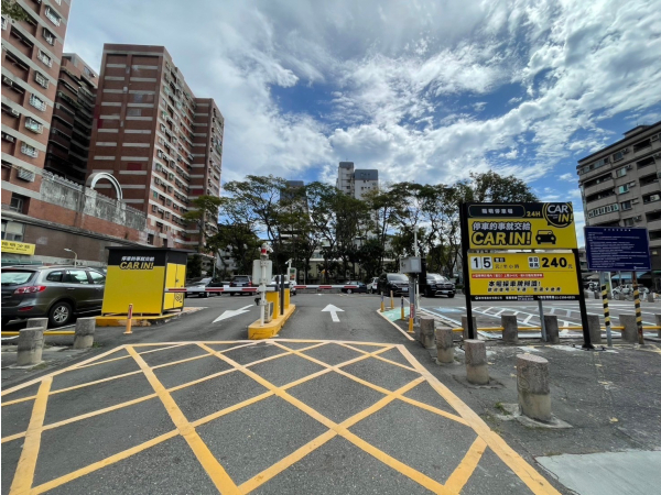 高雄陽明停車場