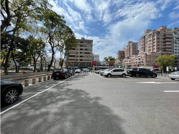 高雄陽明停車場
