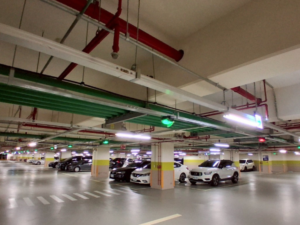 臺大癌醫中心分院停車場場內照