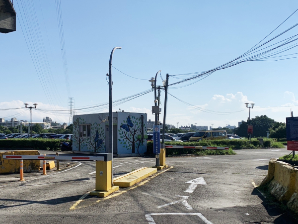 新北五股疏洪壘球場停車場