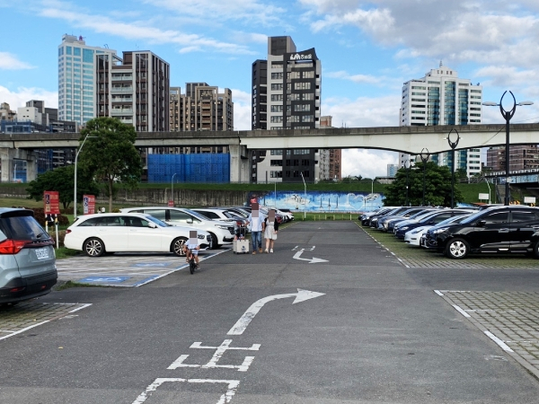 三重幸福水漾停車場停車場