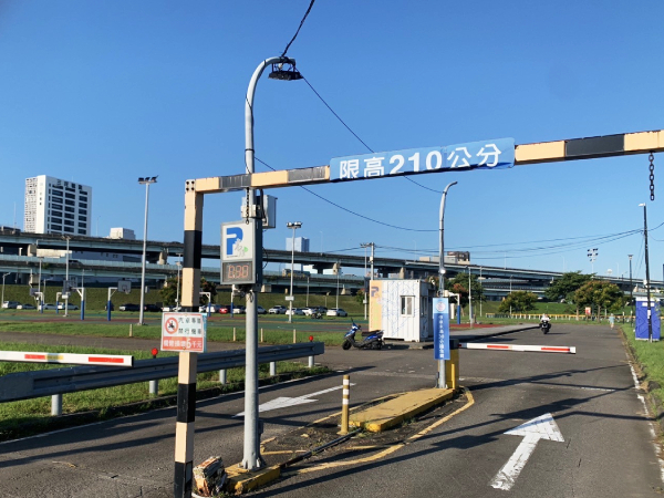 三重疏洪籃球場區停車場