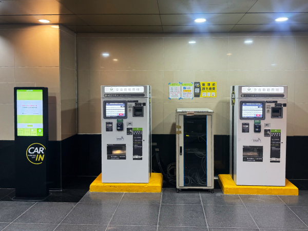 高雄鳳山車站地下停車場